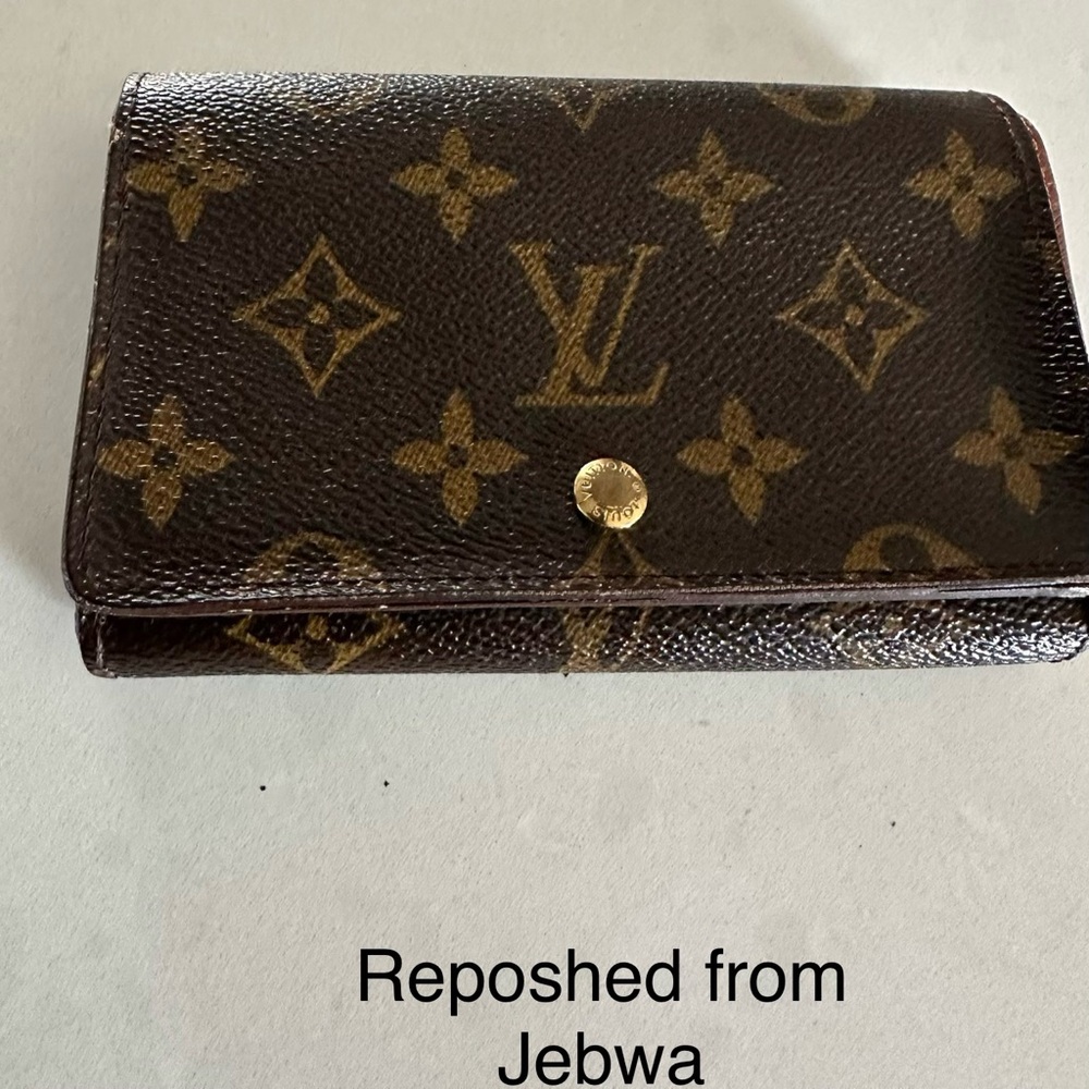Classic Monogram Trifold Wallet in Brown 🌼SOLD🌼